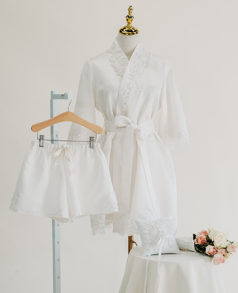 10 Gorgeous Bridal Robes to Get Ready In 2022